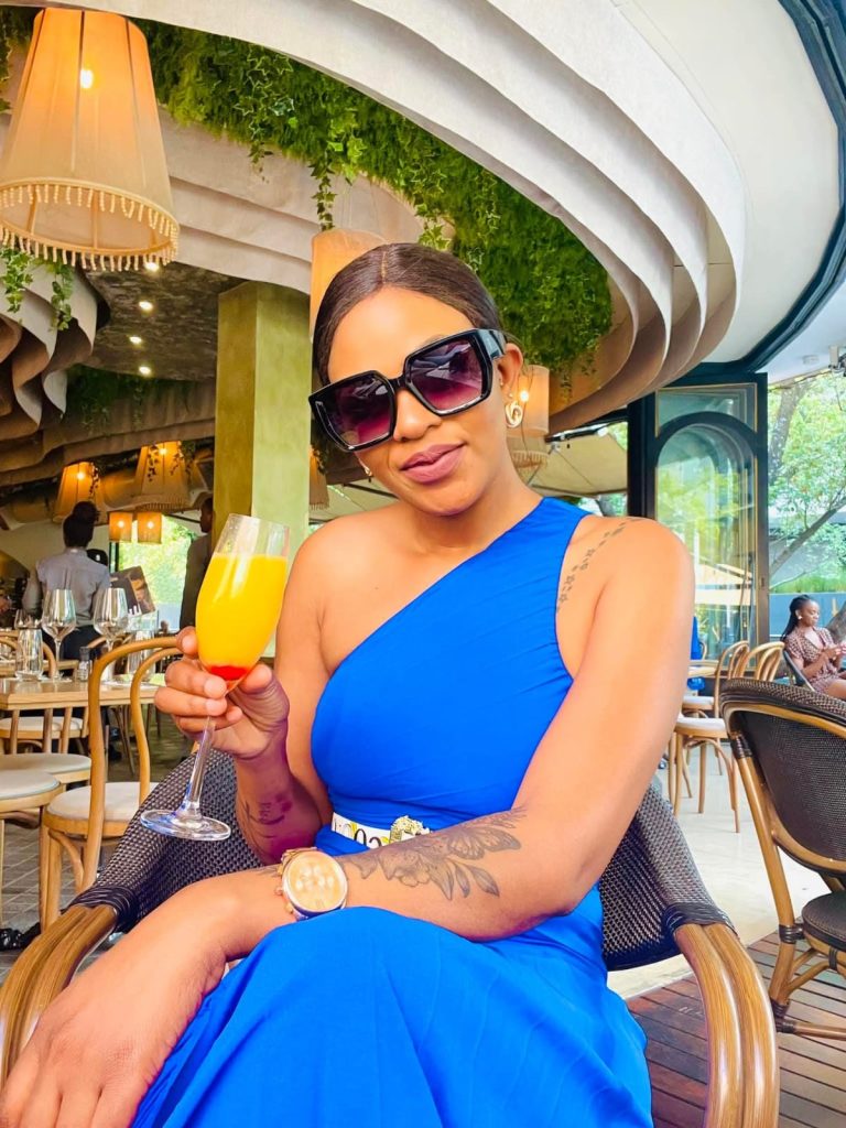 Brenda mature sugar mummy in Banana Hill Nairobi seeking a kind and loyal man aged 22 to 36 for a long term relationship